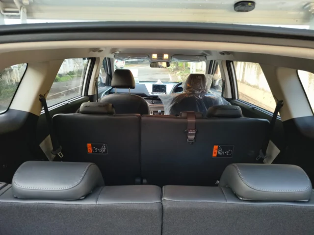 Kia Carens rear row seats