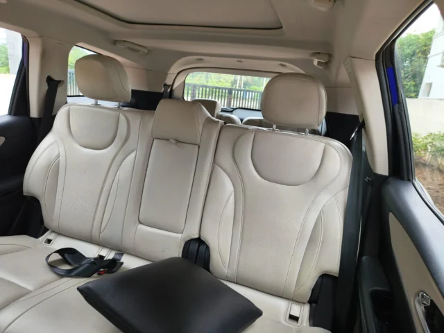 Mahindra XUV700 second row seats